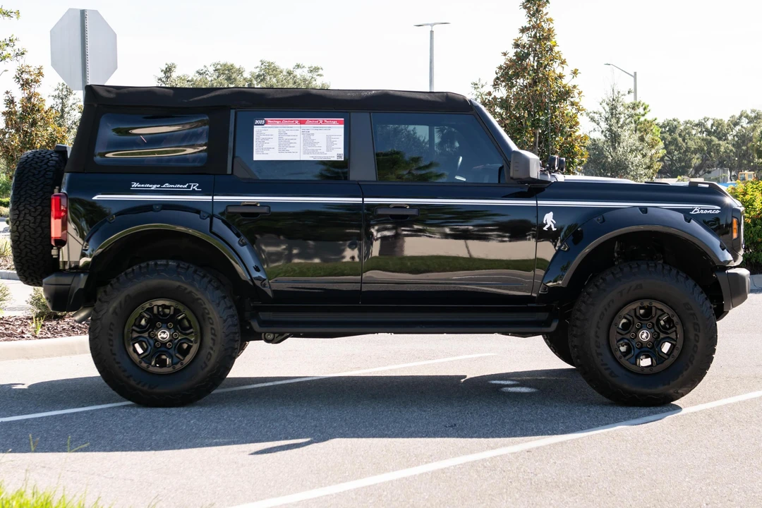 2025 Ford Bronco 6th Gen - Image 3 of 31