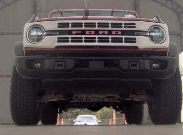 2025 Ford Bronco 6th Gen - Image 3 of 26