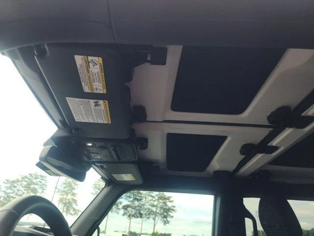 2025 Ford Bronco 6th Gen - Image 24 of 26