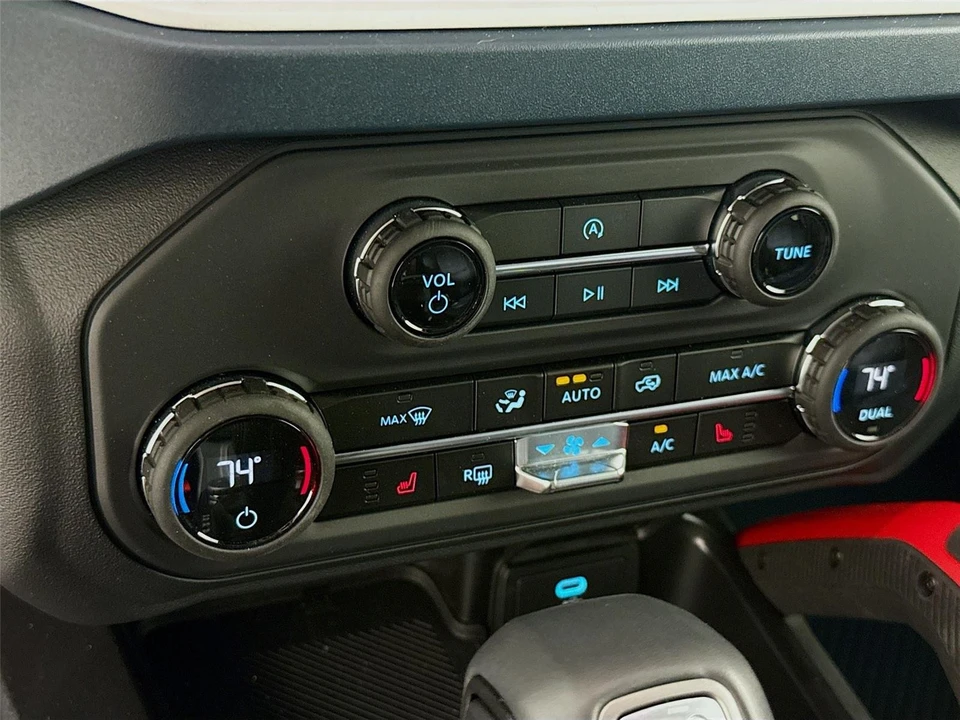 2025 Ford Bronco 6th Gen - Image 14 of 31