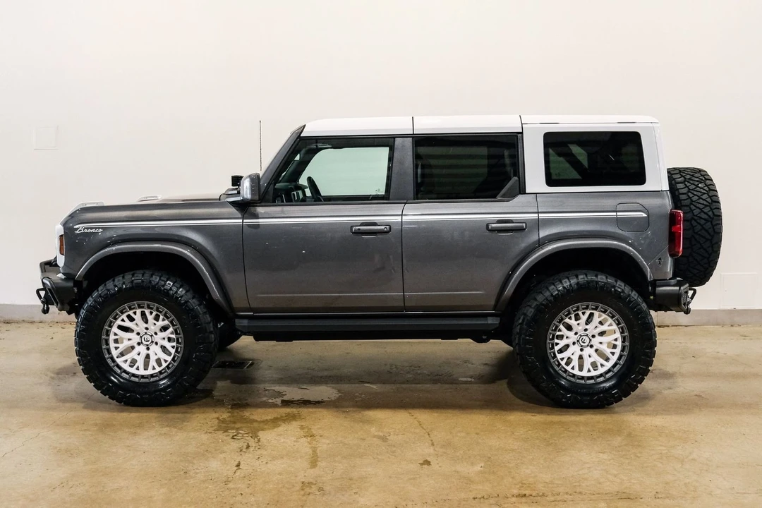 2025 Ford Bronco 6th Gen - Image 5 of 12