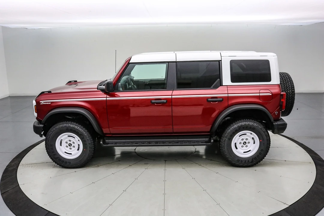 2025 Ford Bronco 6th Gen - Image 8 of 21