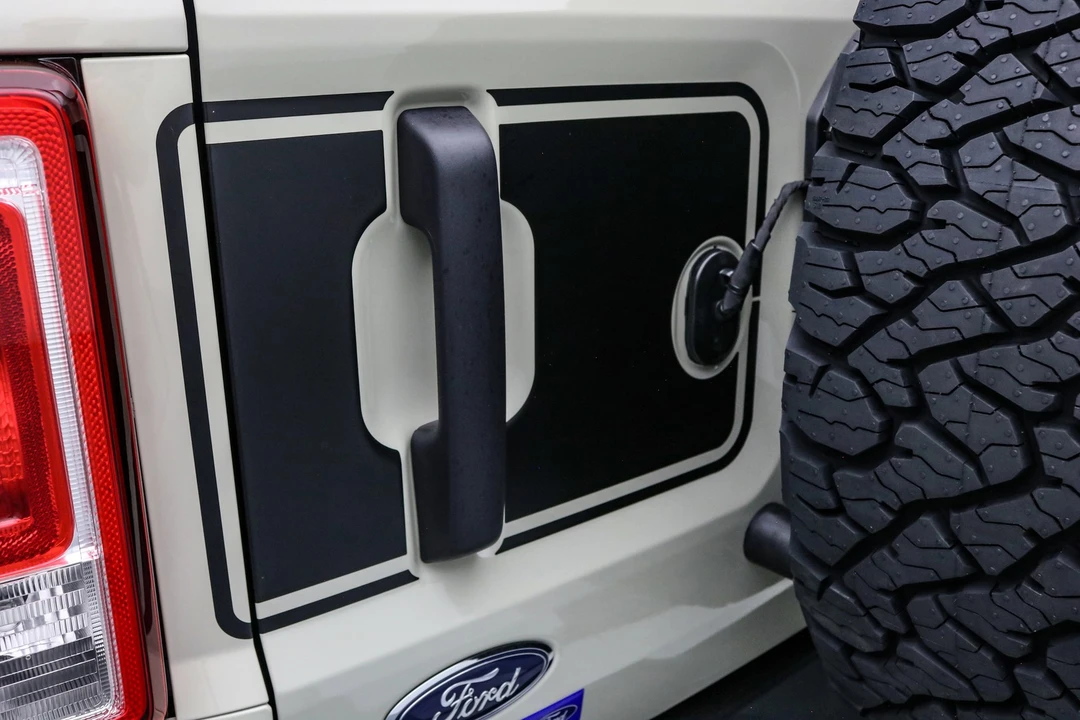 2025 Ford Bronco 6th Gen - Image 18 of 21