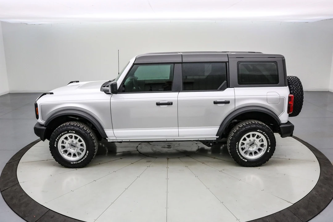 2025 Ford Bronco 6th Gen - Image 9 of 21