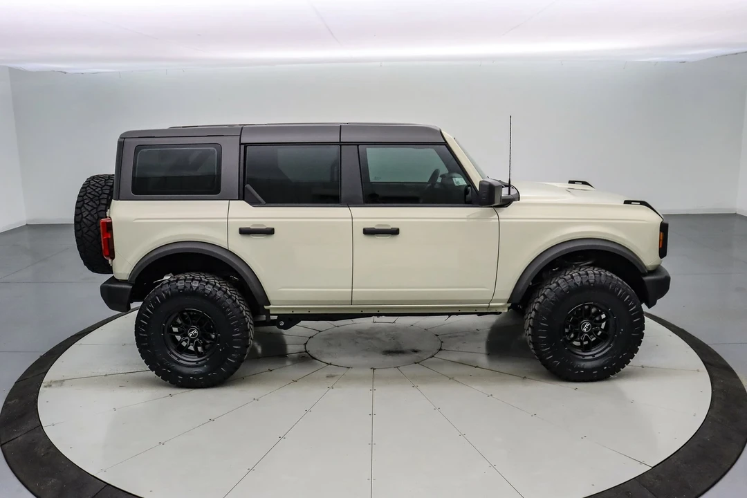 2025 Ford Bronco 6th Gen - Image 5 of 21