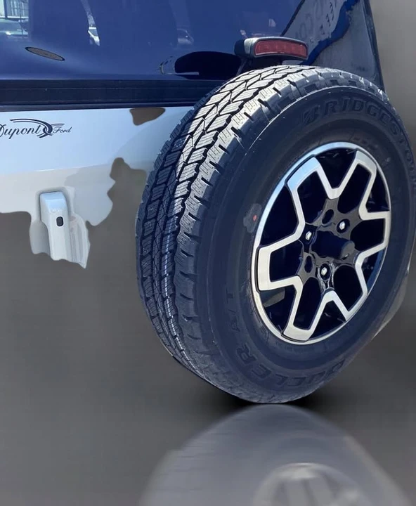 2025 Ford Bronco 6th Gen - Image 9 of 10