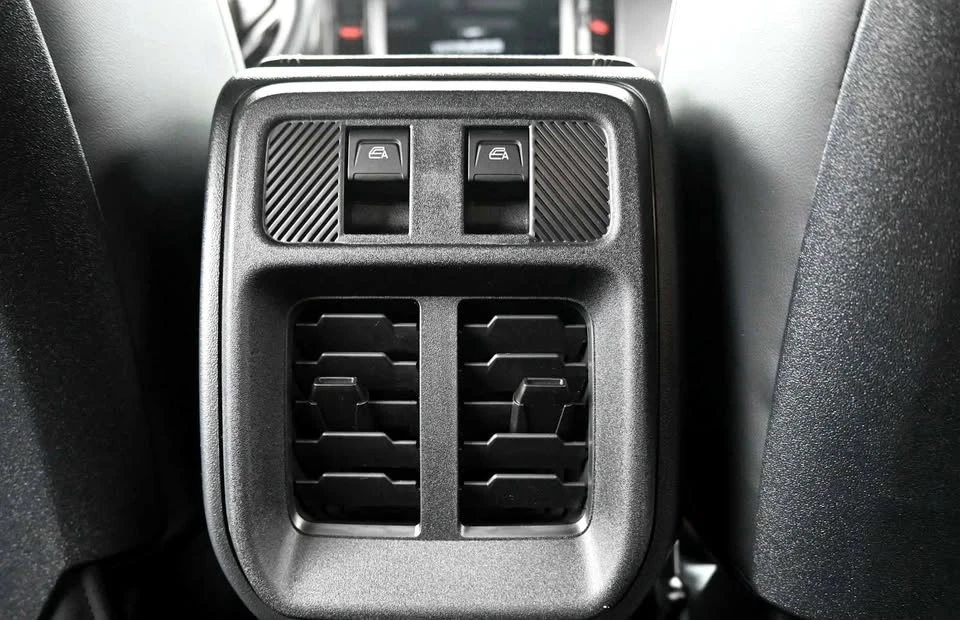 2025 Ford Bronco 6th Gen - Image 18 of 20