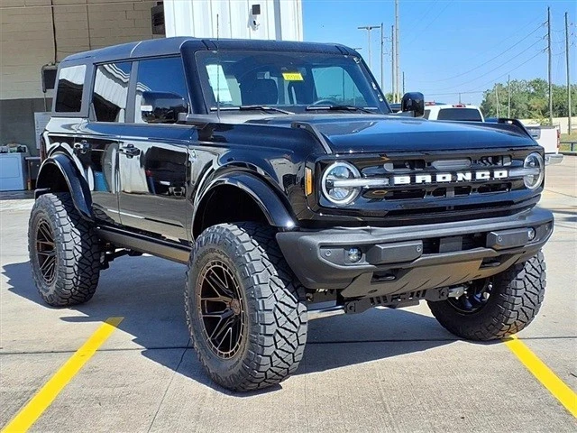 2025 Ford Bronco 6th Gen - Image 10 of 11