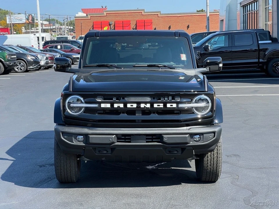 2025 Ford Bronco 6th Gen - Image 10 of 12