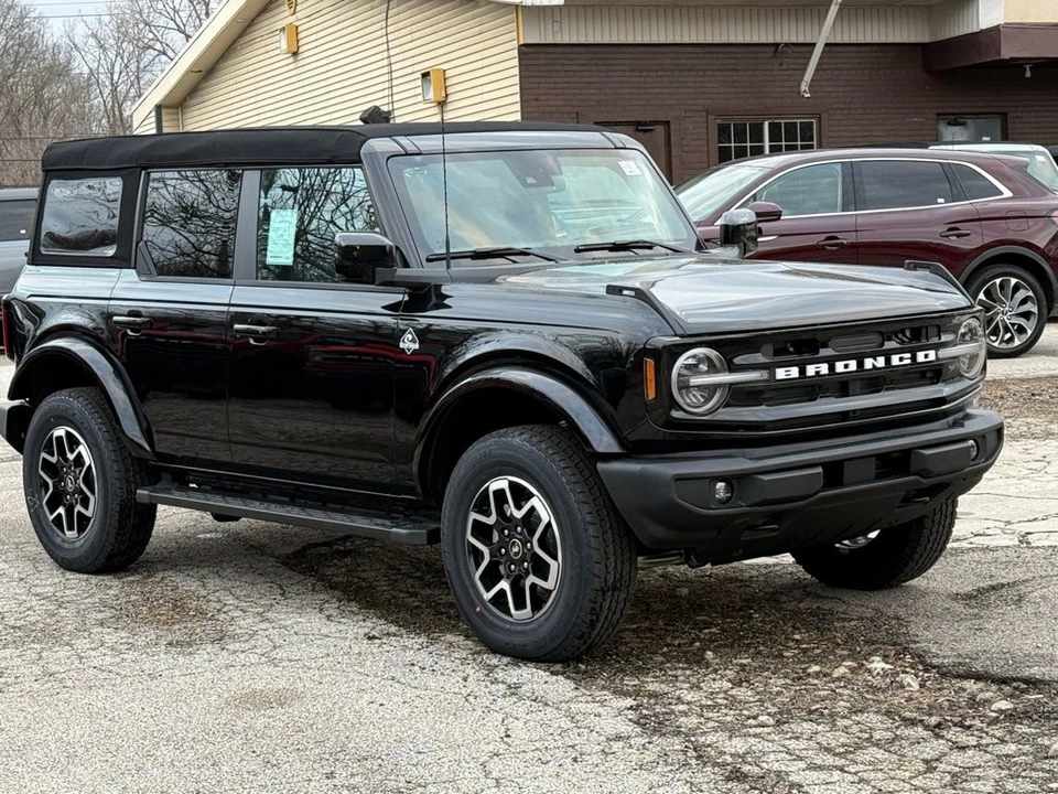 2025 Ford Bronco 6th Gen - Image 9 of 12