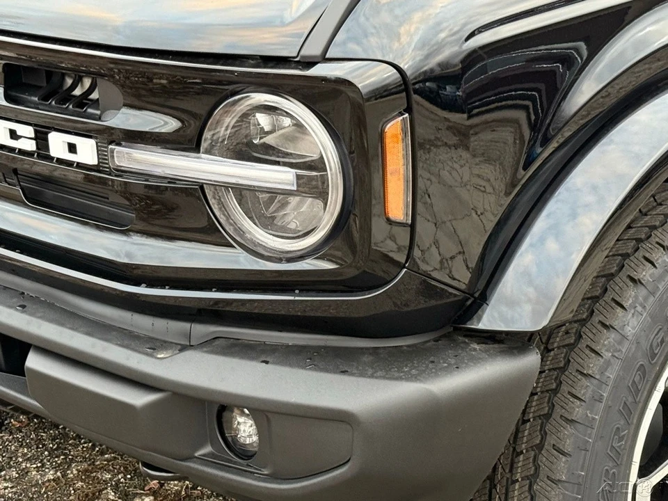 2025 Ford Bronco 6th Gen - Image 11 of 12