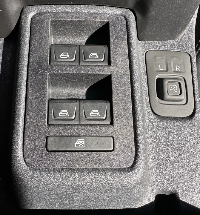 2025 Ford Bronco 6th Gen - Image 19 of 21