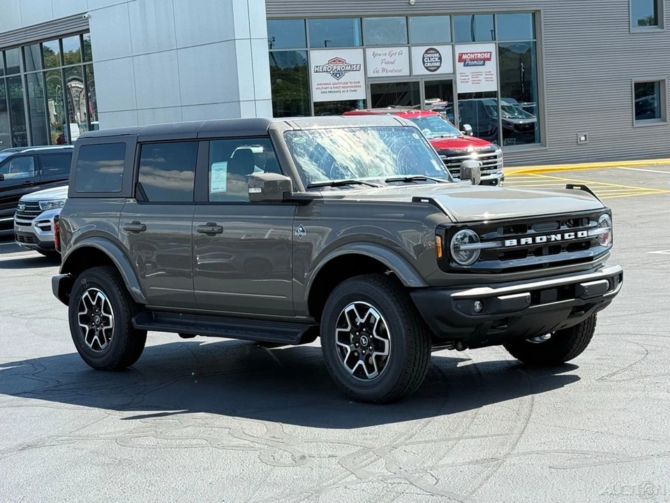 2025 Ford Bronco 6th Gen - Image 9 of 12