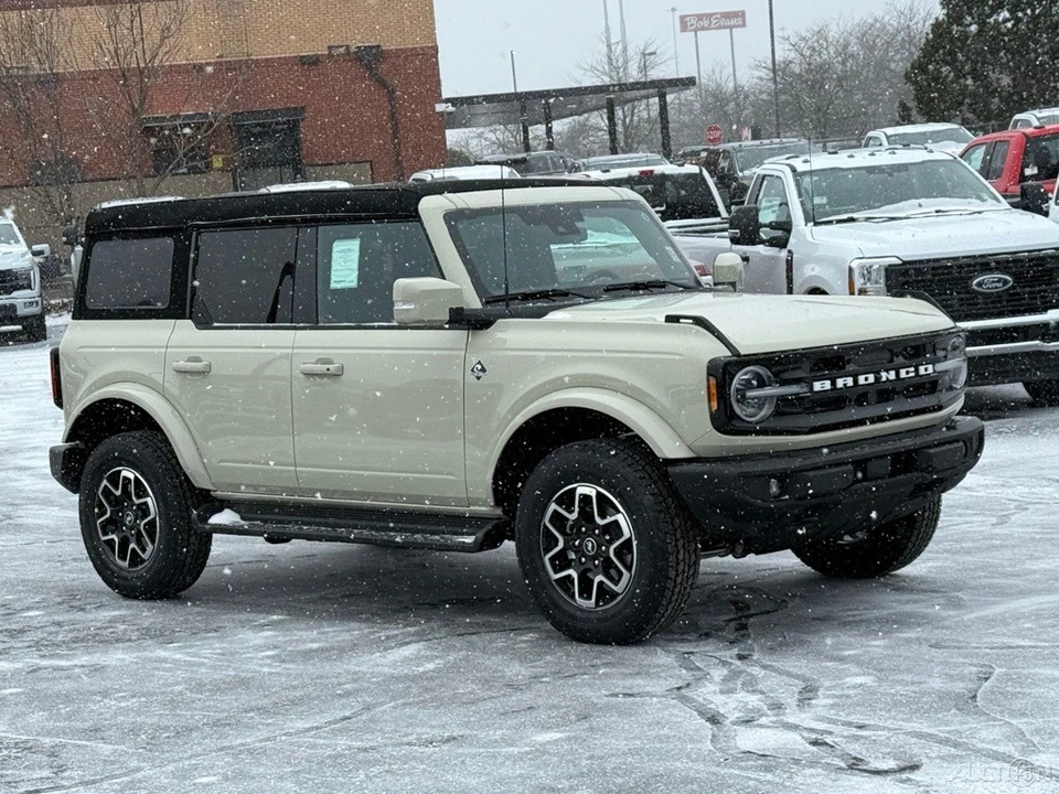 2025 Ford Bronco 6th Gen - Image 9 of 12