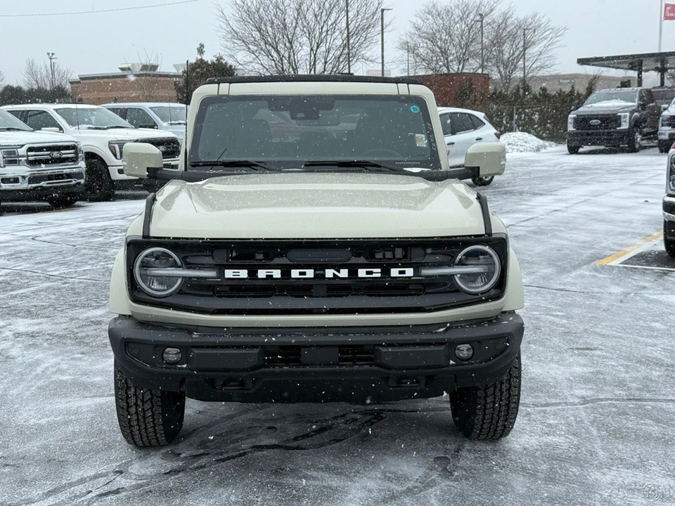 2025 Ford Bronco 6th Gen - Image 10 of 12