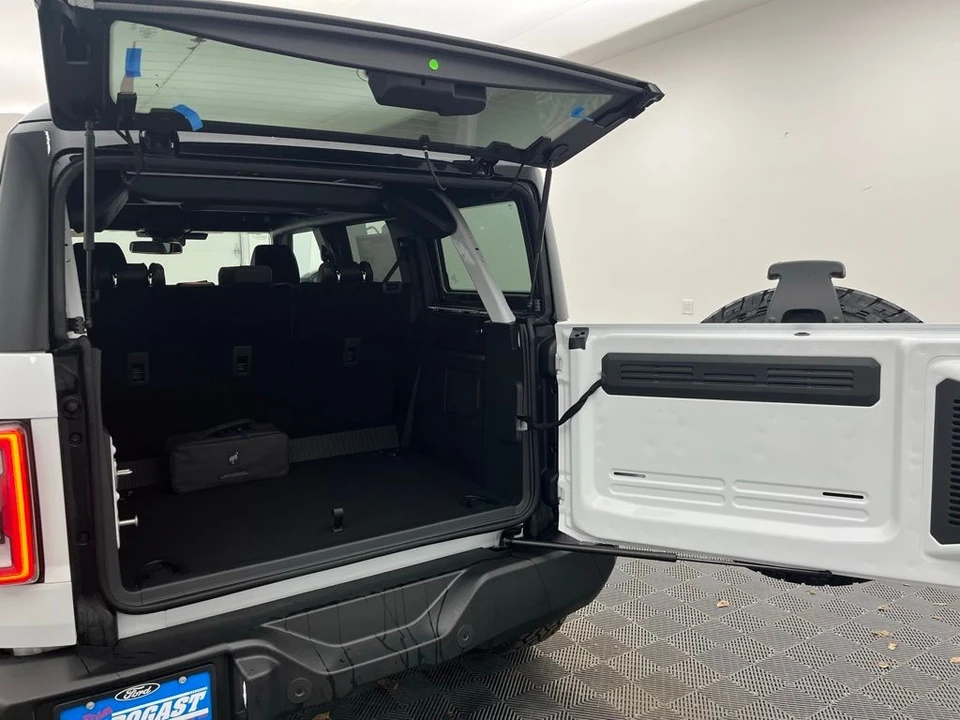 2025 Ford Bronco 6th Gen - Image 10 of 12