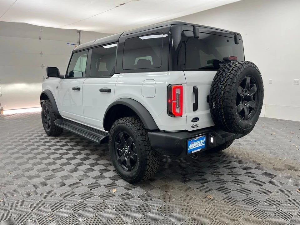 2025 Ford Bronco 6th Gen - Image 11 of 12