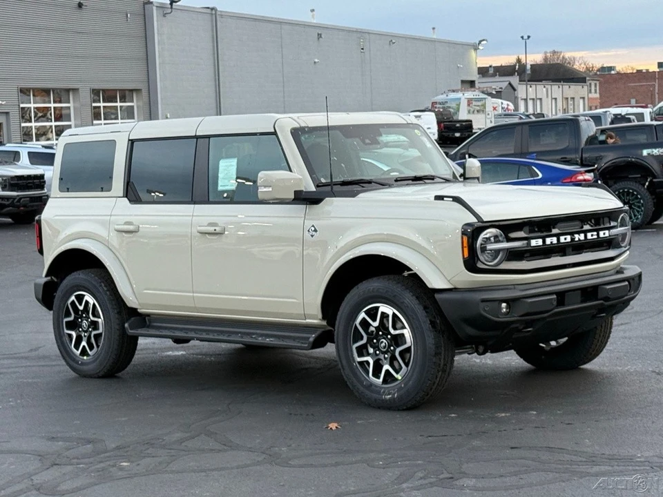 2025 Ford Bronco 6th Gen - Image 9 of 12