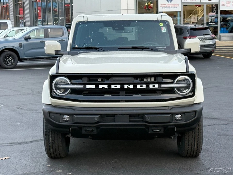 2025 Ford Bronco 6th Gen - Image 10 of 12