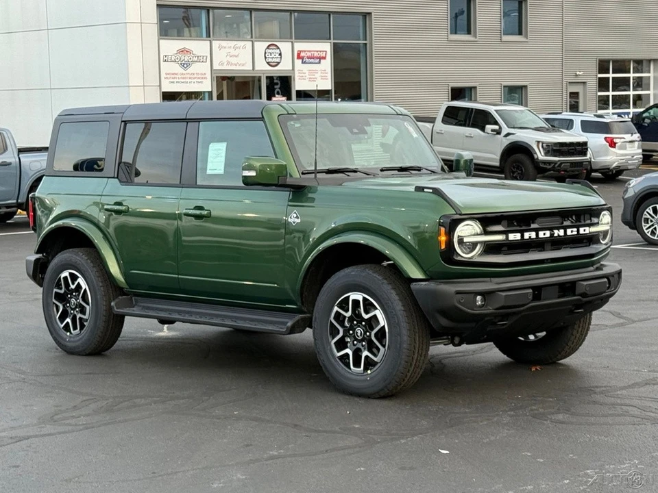 2025 Ford Bronco 6th Gen - Image 9 of 21