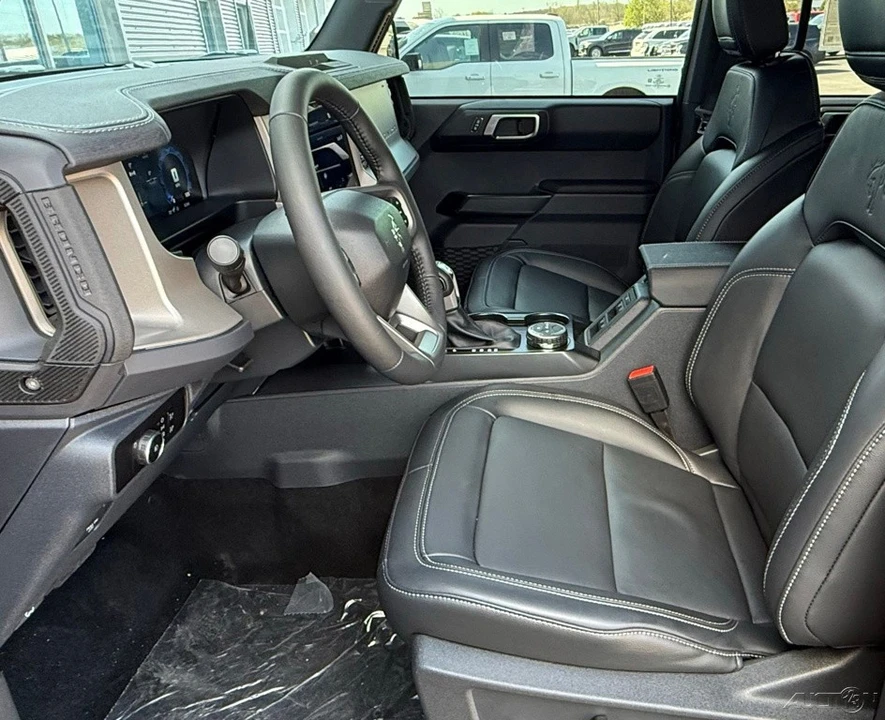2025 Ford Bronco 6th Gen - Image 15 of 21