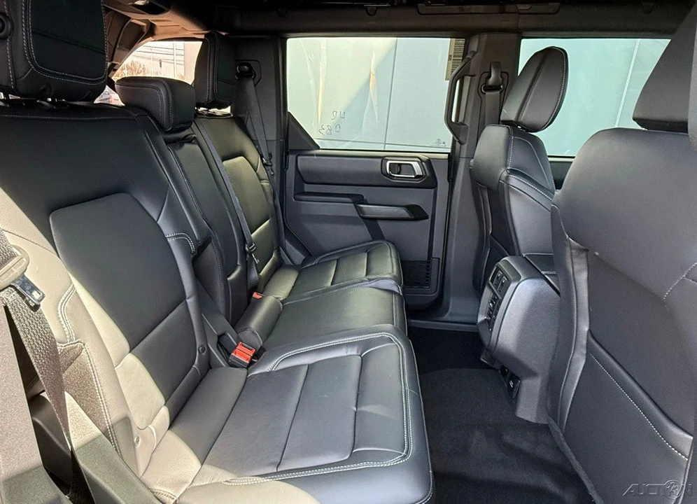 2025 Ford Bronco 6th Gen - Image 18 of 21