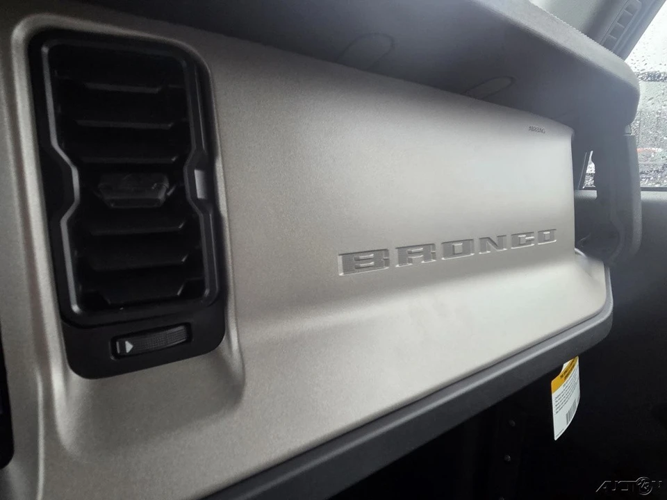 2025 Ford Bronco 6th Gen - Image 16 of 21