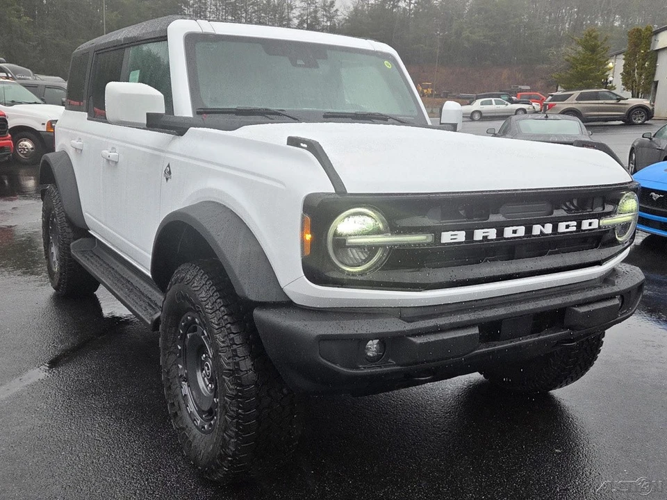 2025 Ford Bronco 6th Gen - Image 9 of 21