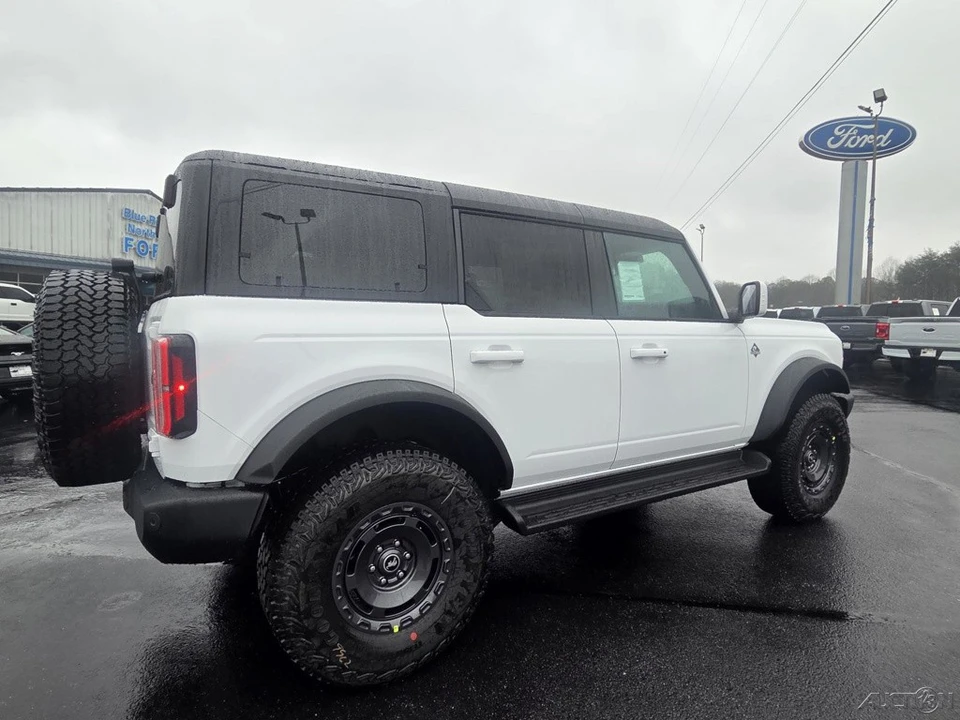 2025 Ford Bronco 6th Gen - Image 15 of 21