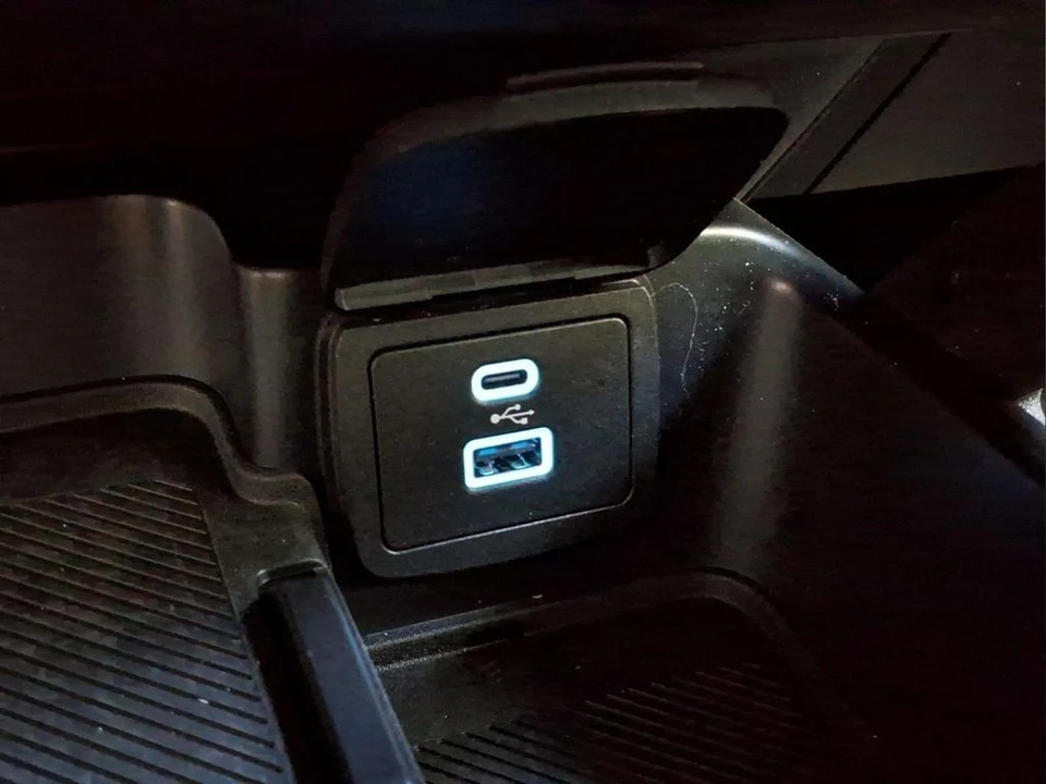 2025 Ford Bronco 6th Gen - Image 10 of 23