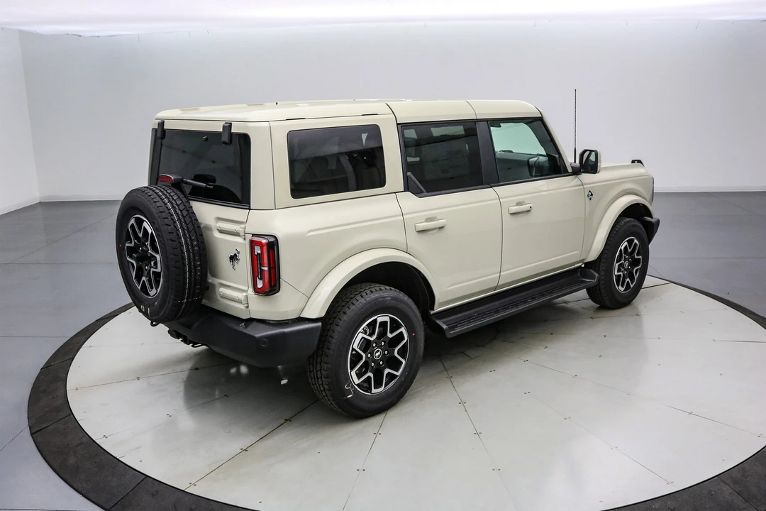 2025 Ford Bronco 6th Gen - Image 5 of 21