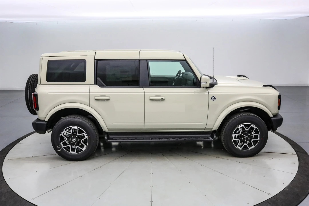 2025 Ford Bronco 6th Gen - Image 4 of 21