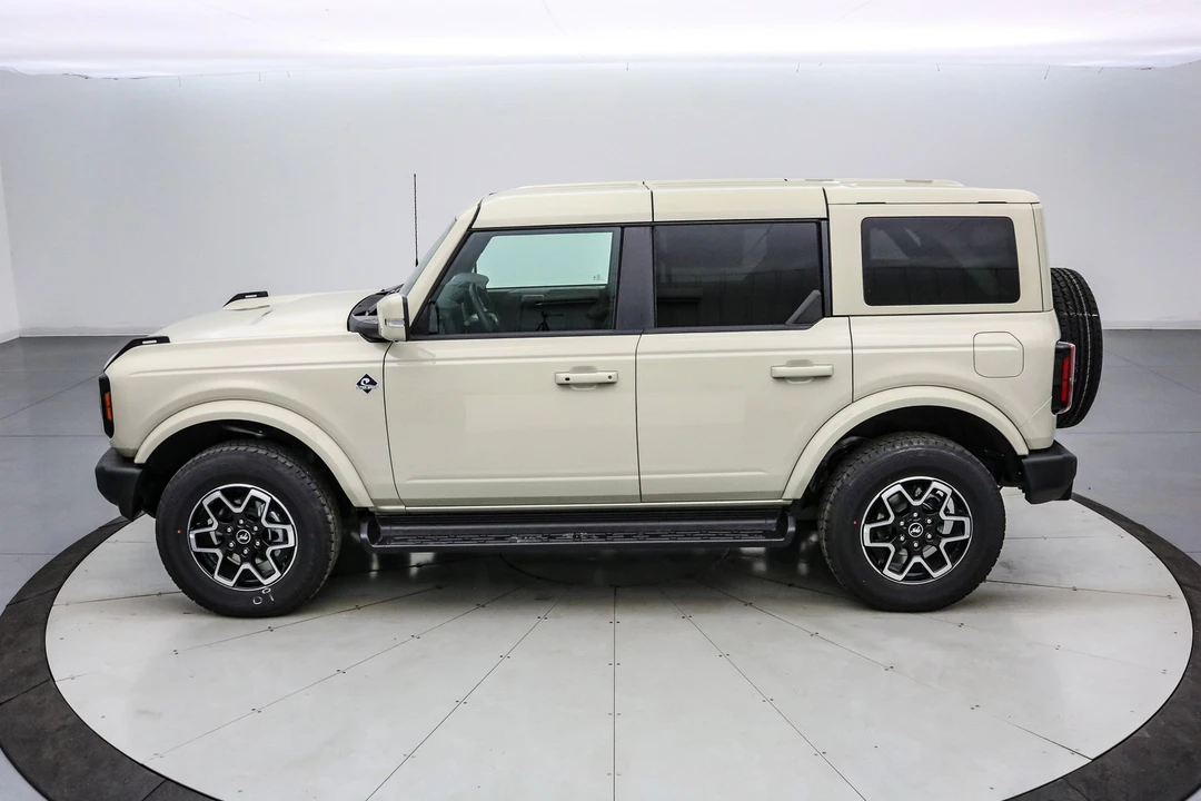 2025 Ford Bronco 6th Gen - Image 8 of 21