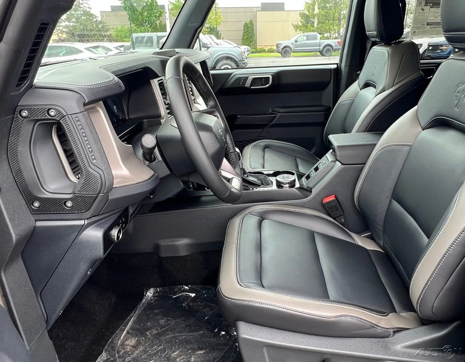 2025 Ford Bronco 6th Gen - Image 15 of 21