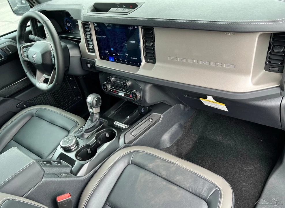 2025 Ford Bronco 6th Gen - Image 19 of 21