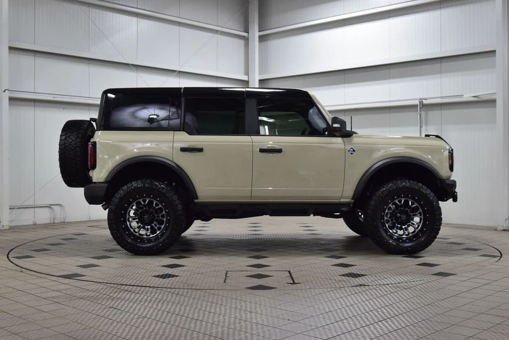 2025 Ford Bronco 6th Gen - Image 9 of 31