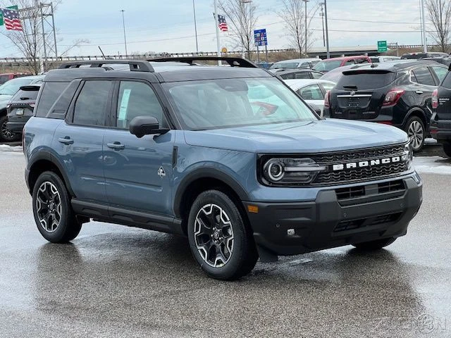 2025 Ford Bronco 6th Gen - Image 9 of 12
