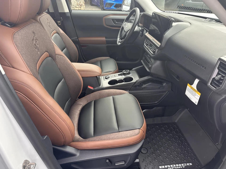 2025 Ford Bronco 6th Gen - Image 14 of 31