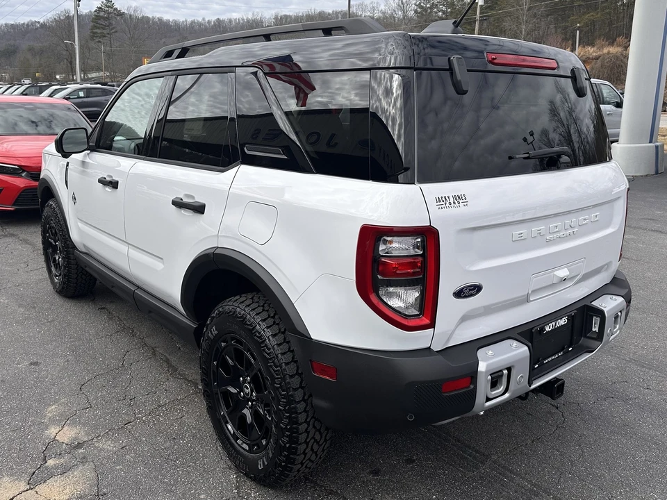 2025 Ford Bronco 6th Gen - Image 8 of 31