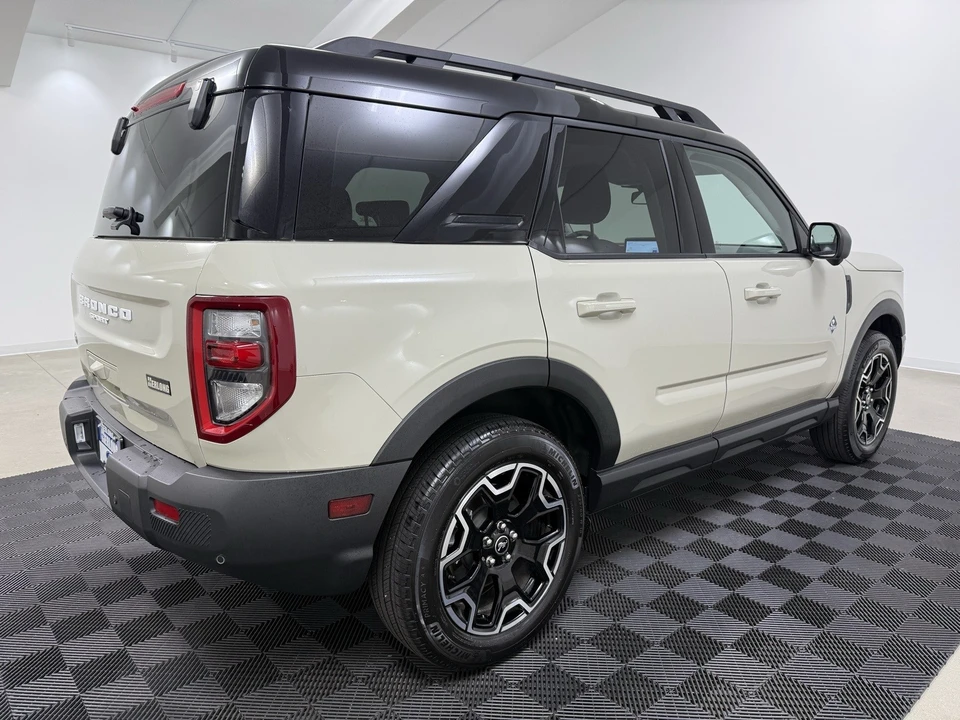 2025 Ford Bronco 6th Gen - Image 8 of 12