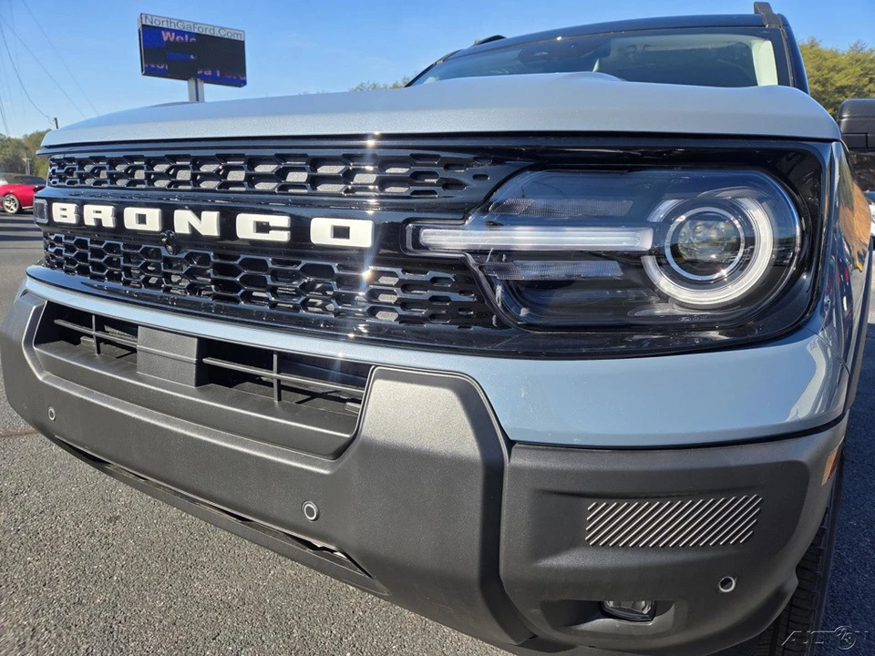 2025 Ford Bronco 6th Gen - Image 3 of 21