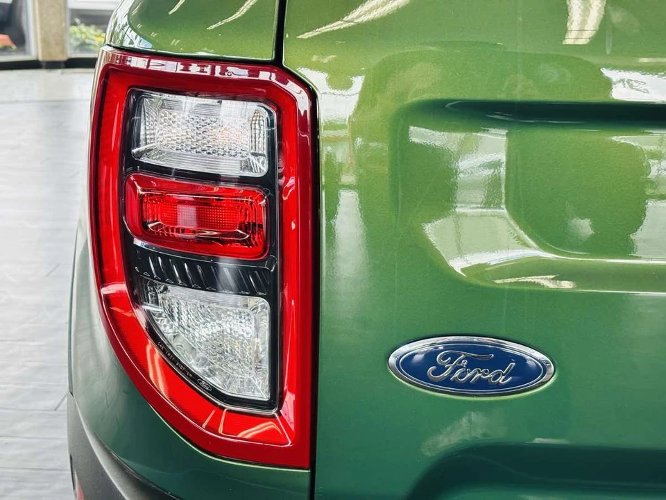 2025 Ford Bronco 6th Gen - Image 11 of 31