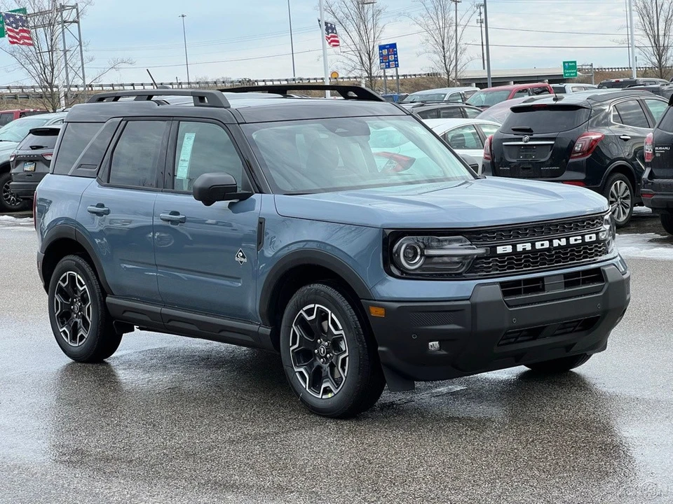 2025 Ford Bronco 6th Gen - Image 9 of 12