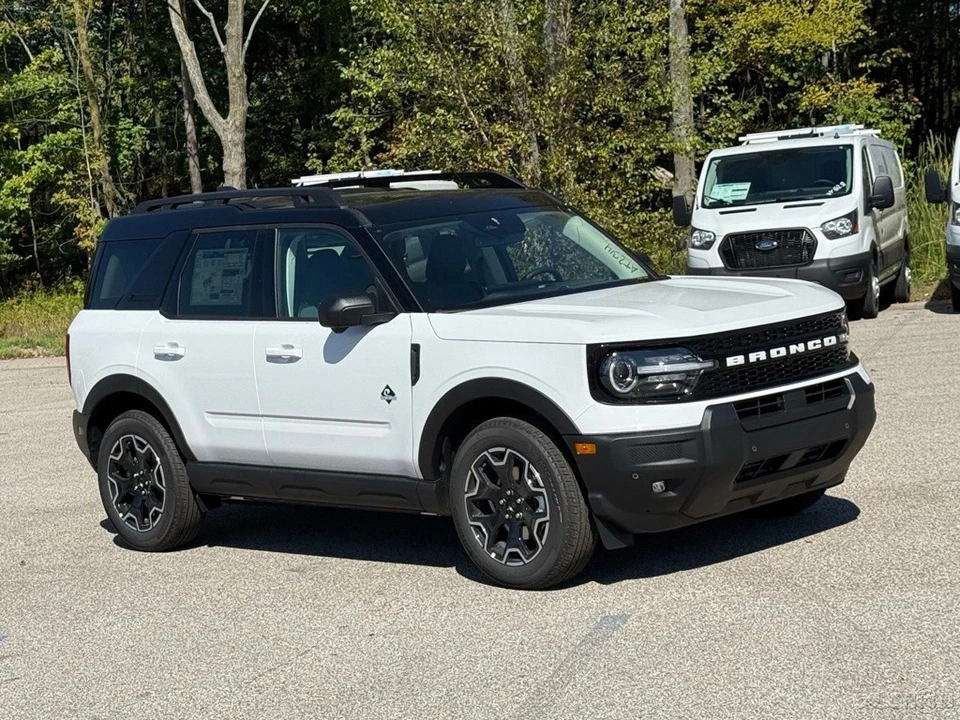 2025 Ford Bronco 6th Gen - Image 9 of 12