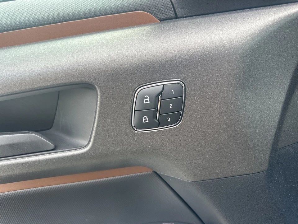 2025 Ford Bronco 6th Gen - Image 11 of 12