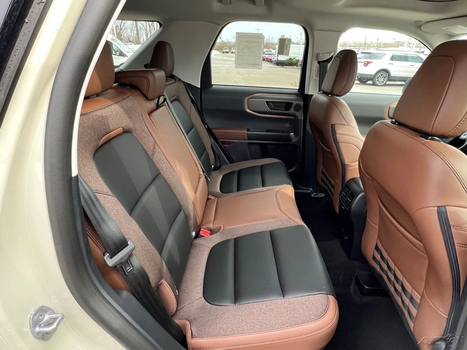 2025 Ford Bronco 6th Gen - Image 18 of 21