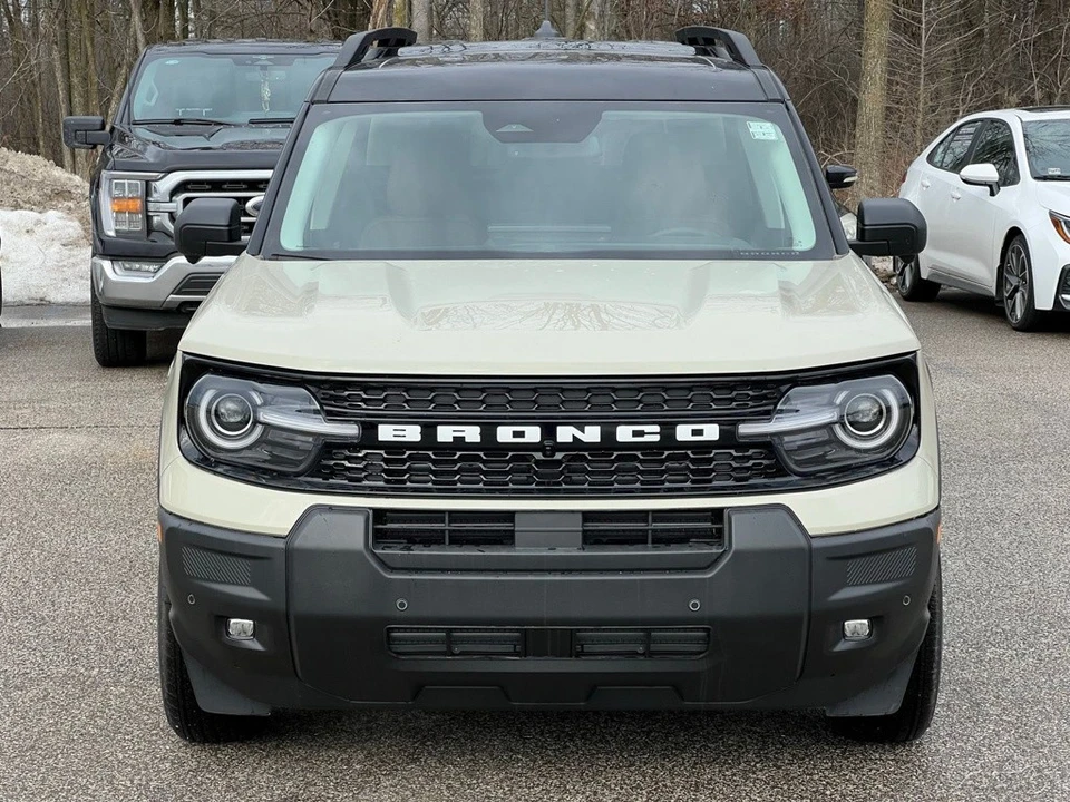 2025 Ford Bronco 6th Gen - Image 10 of 12