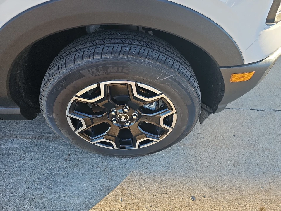 2025 Ford Bronco 6th Gen - Image 4 of 21