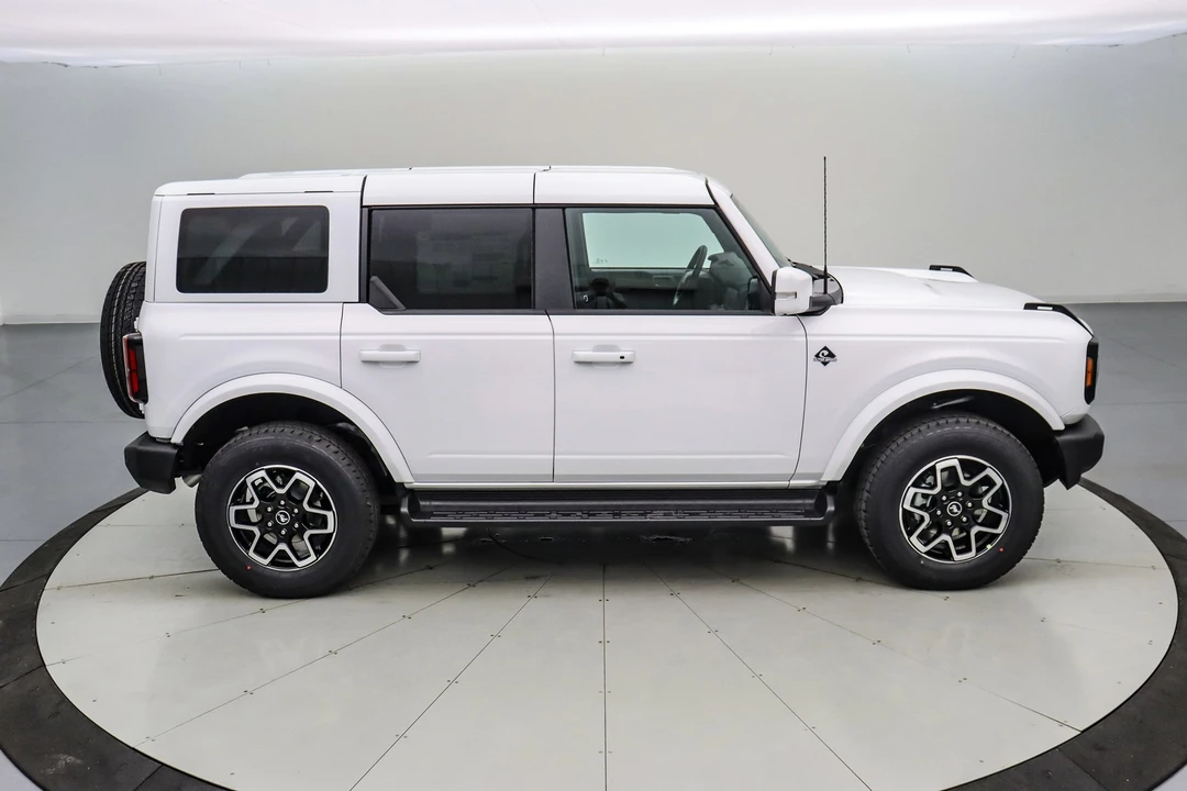 2025 Ford Bronco 6th Gen - Image 4 of 21