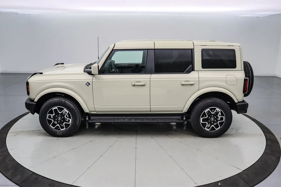 2025 Ford Bronco 6th Gen - Image 8 of 21